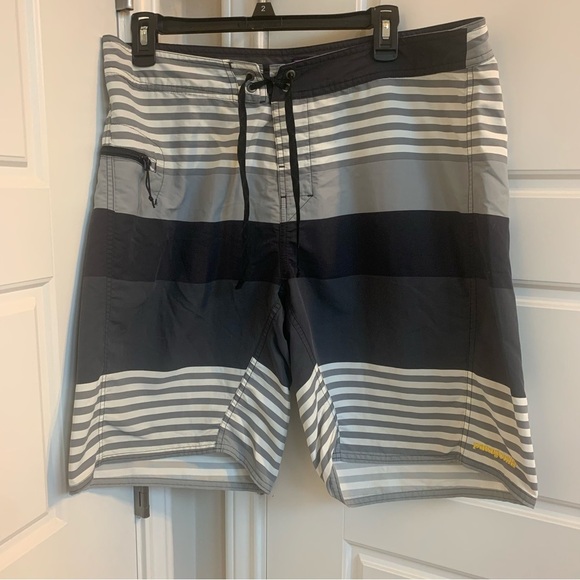 PATAGONIA Men's Wavefarer Board Shorts 19”, Fitz Stripe: Black, Size 36 - Picture 1 of 7